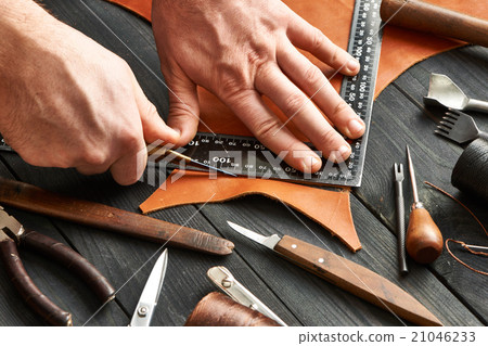 Man working with leather 21046233