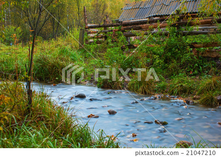 Autumn at mountain village. 21047210