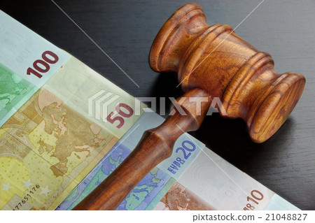 Judges Gavel And Euro Cash On The Black Table Judges Gavel And Euro Cash On The Black Table 21048827