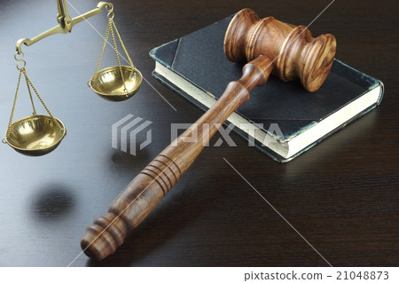 Judges Gavel, Old Book, Scale Of Justice On Table Judges Gavel, Old Book, Scale Of Justice On Table 21048873