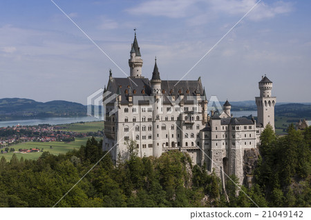 Neuschwanstein castle under mild soft sunlight Neuschwanstein castle under mild soft sunlight 21049142