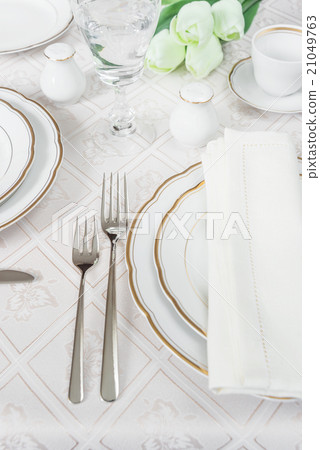Elegance table setting Elegance table setting 21049763