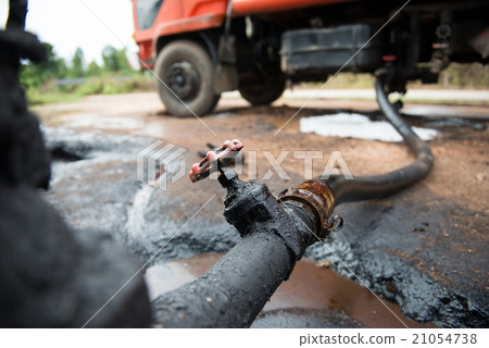 truck transfer crude oil from the tank 21054738