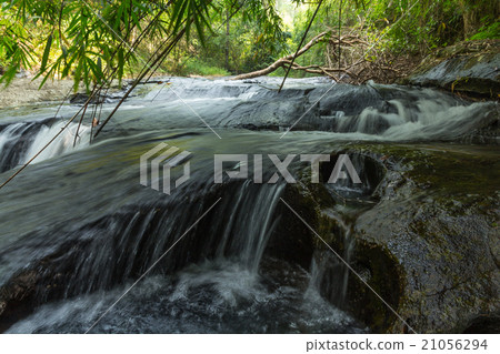 little waterfall 21056294