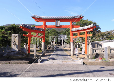四國佛第79佛教寺院“皇帝廟”前面的Miwa torii，背面是Shiramine Palace（Takanori Emperor） 21056419