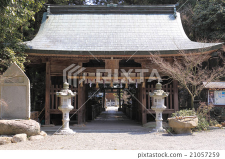 Kagawa Prefecture Mitoyoshi City, Sanuki country Ninomiya "Oozakami Shrine" Koshigami Gate 21057259