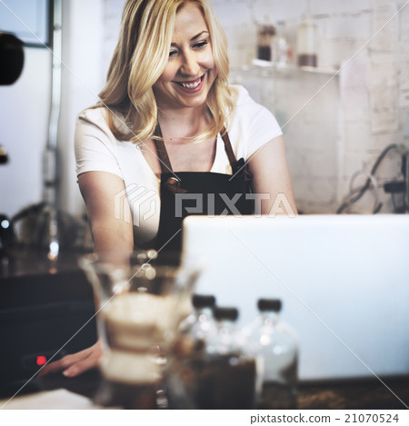 Barista Cafe Making Coffee Preparation Service Concept 21070524