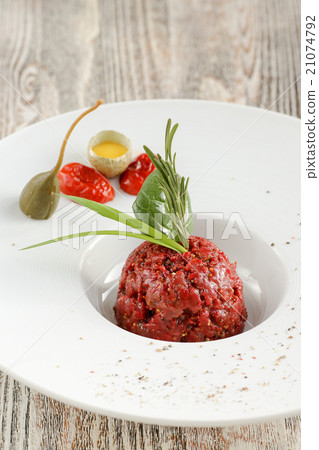 Steak tartare and raw egg Steak tartare and raw egg 21074792