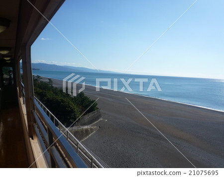 Vehicles with open deck and the Pacific 21075695