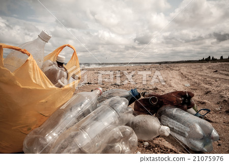 Dirty sea beach 21075976