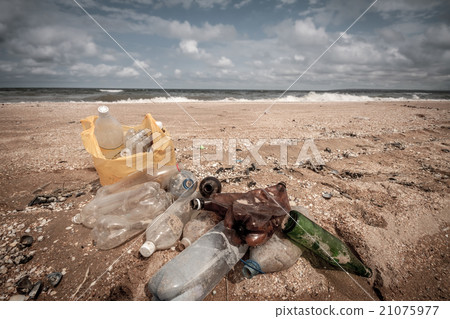Dirty sea beach 21075977