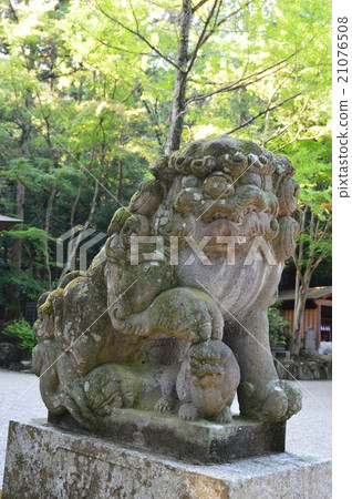 佛教寺院·在崇拜者大廳前面的“空手道獅子”的石像（埼玉縣秩父郡秩父町，長崎町） 21076508