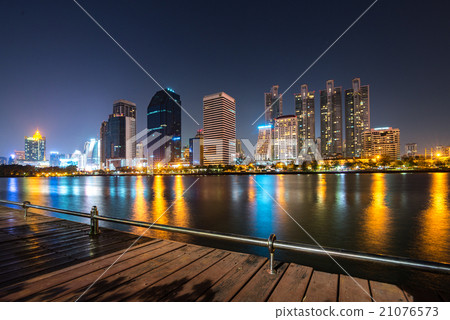 Bangkok Benjakitti park Twilight 21076573