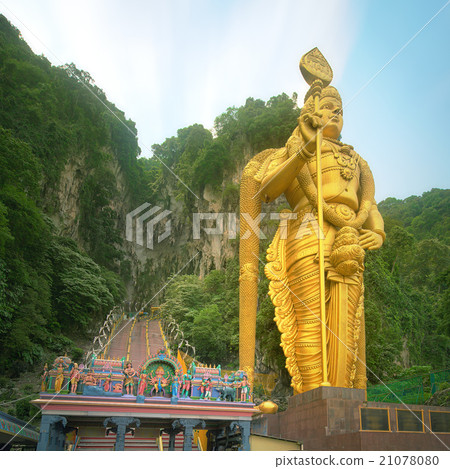 Statue of hindu god Muragan at Batu caves 21078080