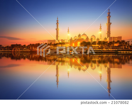 Sheikh Zayed Grand Mosque at dusk, Abu-Dhabi 21078082