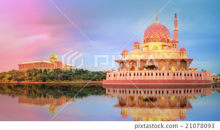 Sunset over Putrajaya Mosque, Kuala Lumpur 21078093