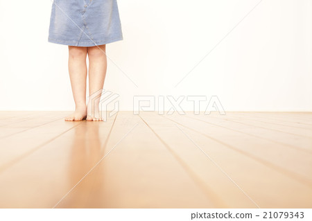 孩子的腿 孩子的腿 21079343