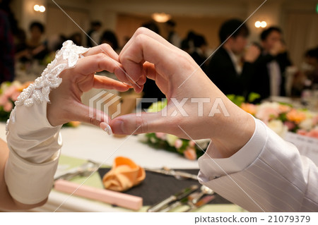 Heart's hand 21079379