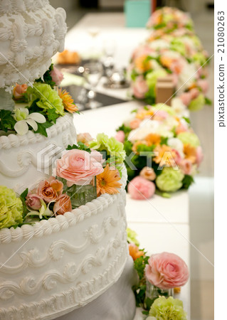Wedding cake 21080263