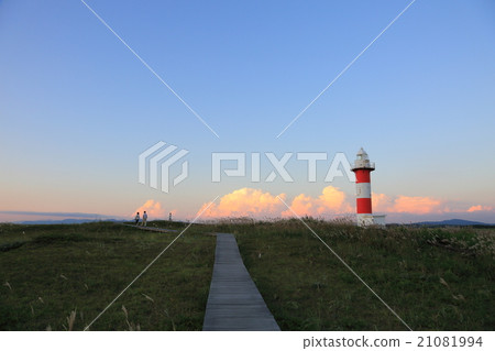 A thunderbolt striking cloud and the late summer Ishikari lighthouse 21081994