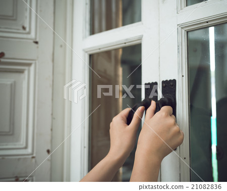 A door lock 21082836