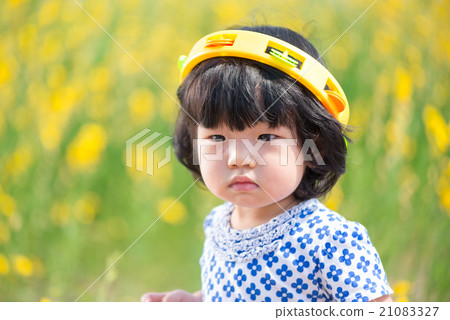 Cute Asian girl in yellow sunhemp flower field Cute Asian girl in yellow sunhemp flower field 21083327