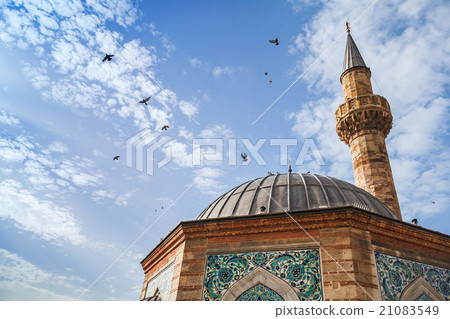 Doves fly over Ancient Camii mosque, Izmir Doves fly over Ancient Camii mosque, Izmir 21083549
