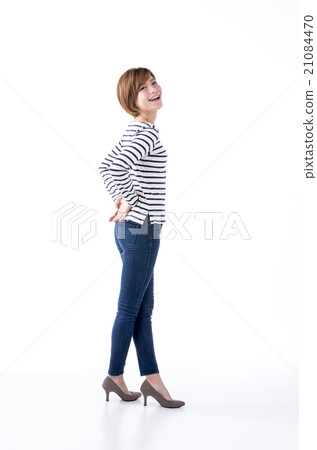 Women in their late twenties Women in their late twenties 21084470