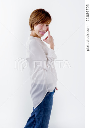 Women in their late twenties Women in their late twenties 21084703