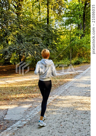 Anorexic woman running in park 21086035