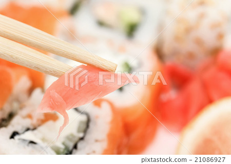 Ginger in chopsticks Ginger in chopsticks 21086927