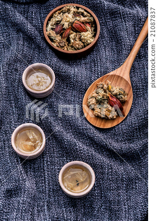 Chrysanthemum tea, Flower tea . 21087837