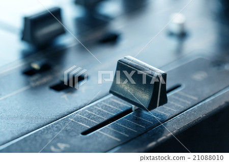 Crossfader on dj mixer in club 21088010