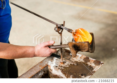 Handmade figures of melted glass 21088215