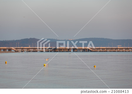 The long wooden pier 21088413