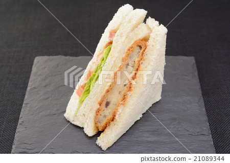 Delicious croquette sand and vegetable sandwich 21089344
