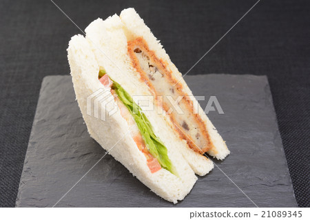 可口炸丸子沙子和菜三明治 21089345