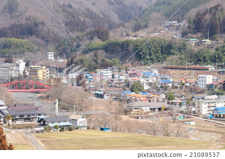 當地的日本鐵路115當地火車前往水上町鎌倉溫泉鎮 21089537