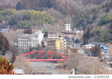 當地的日本鐵路115當地火車前往水上町鎌倉溫泉鎮 21089538