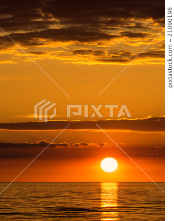 Sunset on the Baltic Sea coast. 21090198