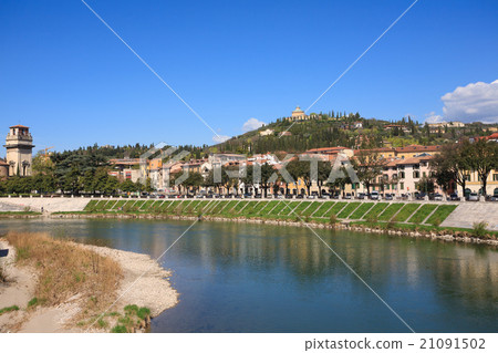 Verona panorama Adige 21091502
