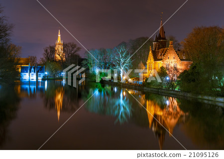 Fairytale night Lake Minnewater in Bruges, Belgium Fairytale night Lake Minnewater in Bruges, Belgium 21095126