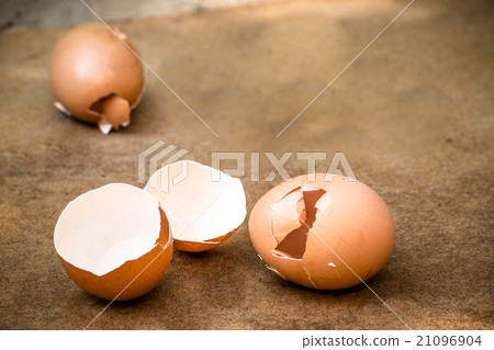 Broken egg isolated on white background Broken egg isolated on white background 21096904