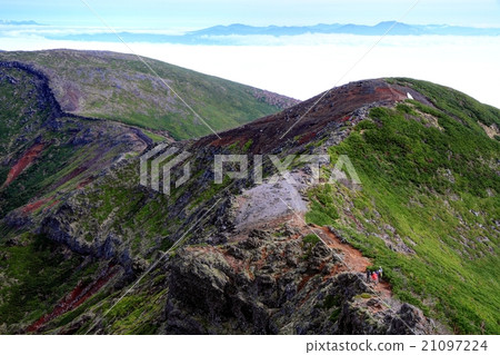 Climbers heading from Yatsugatake mountains / Yokodake to Iwodake Climbers heading from Yatsugatake mountains / Yokodake to Iwodake 21097224