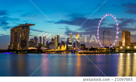 Singapore skyline at Marina Bay. 21097665