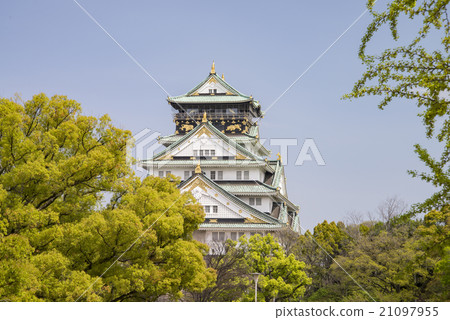 Osaka Castle with blue sky. 21097955