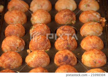 Takoyaki lining up on steel plate Takoyaki lining up on steel plate 21098304