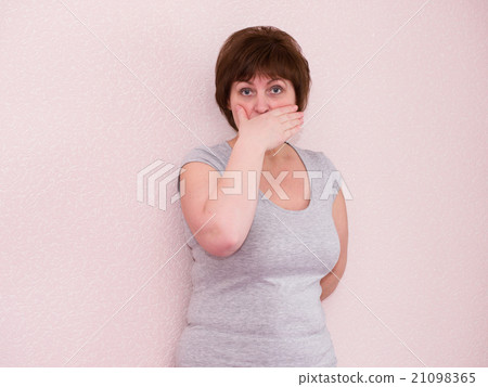 Portrait mature woman covering mouth with hand 21098365