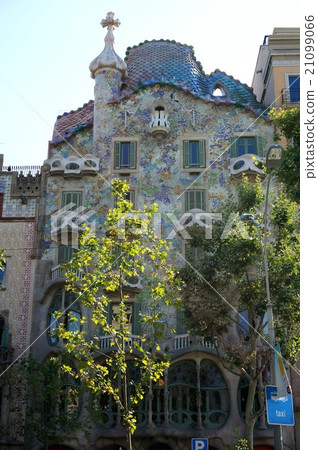 Casa Batlló's exterior 21099066