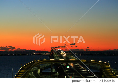 Aqua line at dawn 21100610